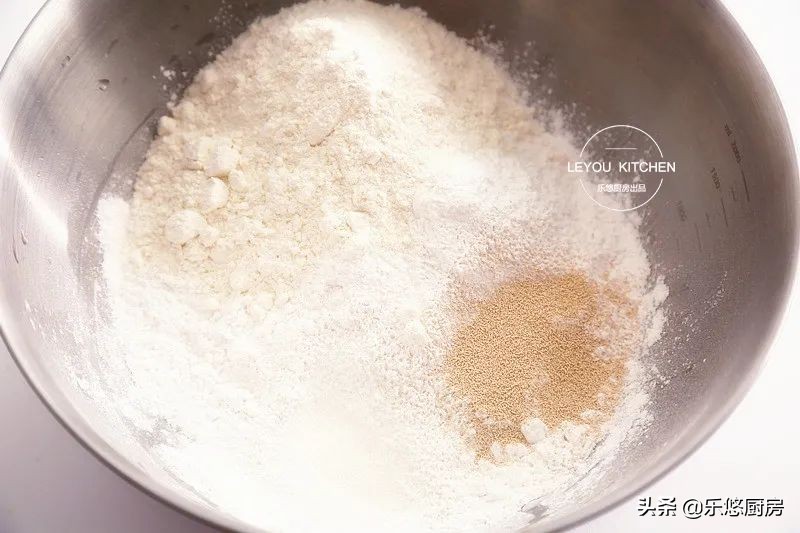 懒人米糕做法，香甜绵软，搅一搅面糊就能蒸，注意一点，轻松脱模