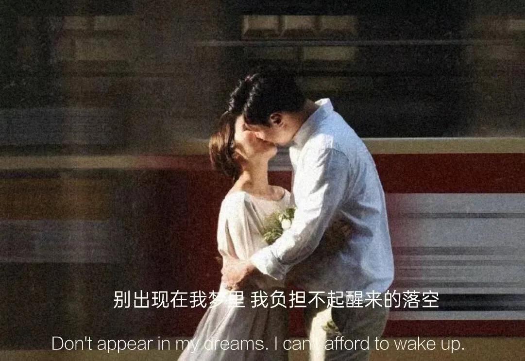 适合强颜欢笑时发的图片文案