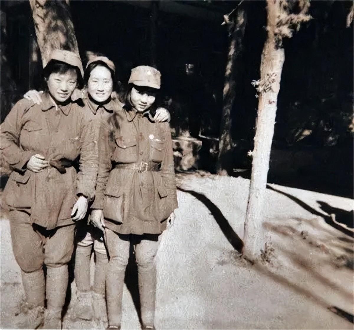 只是后来李德被共产国际召回时,由于时间紧迫,李丽莲的签证没有办下来