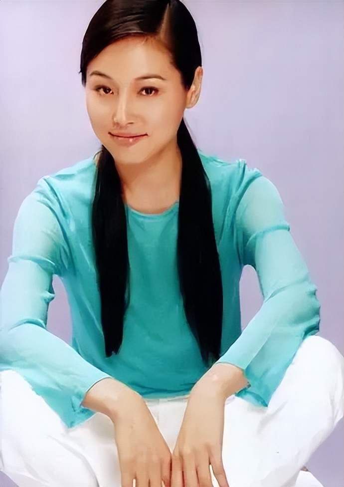 女神张延才是人生赢家,女儿可爱漂亮,大5岁丈夫将她宠成了公主