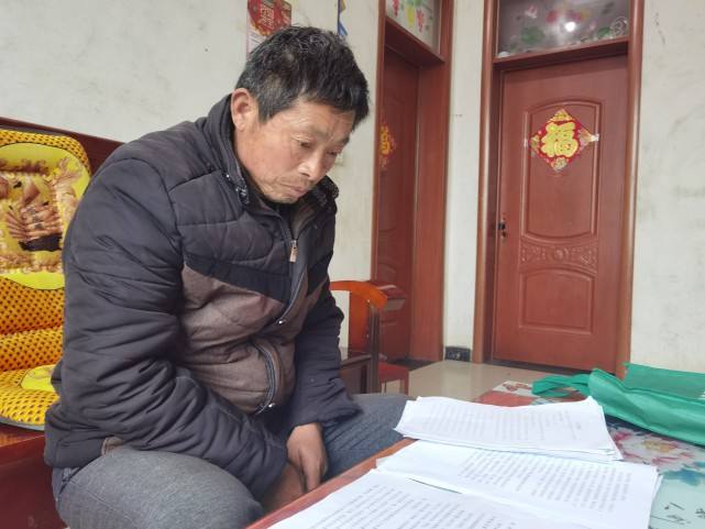 河南教师遭开除，档案被顶替22年，对方还找他借身份证办退休