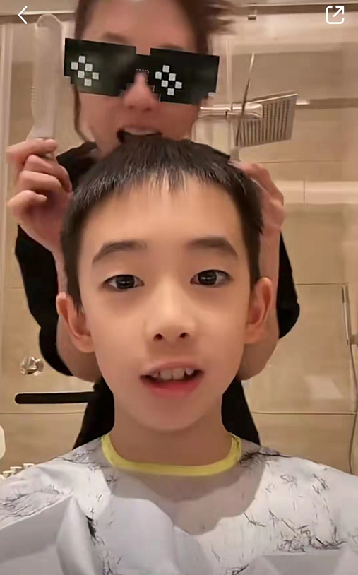 应采儿晒宅家日常，亲自为儿子理发好有爱，Jasper越长越像妈妈