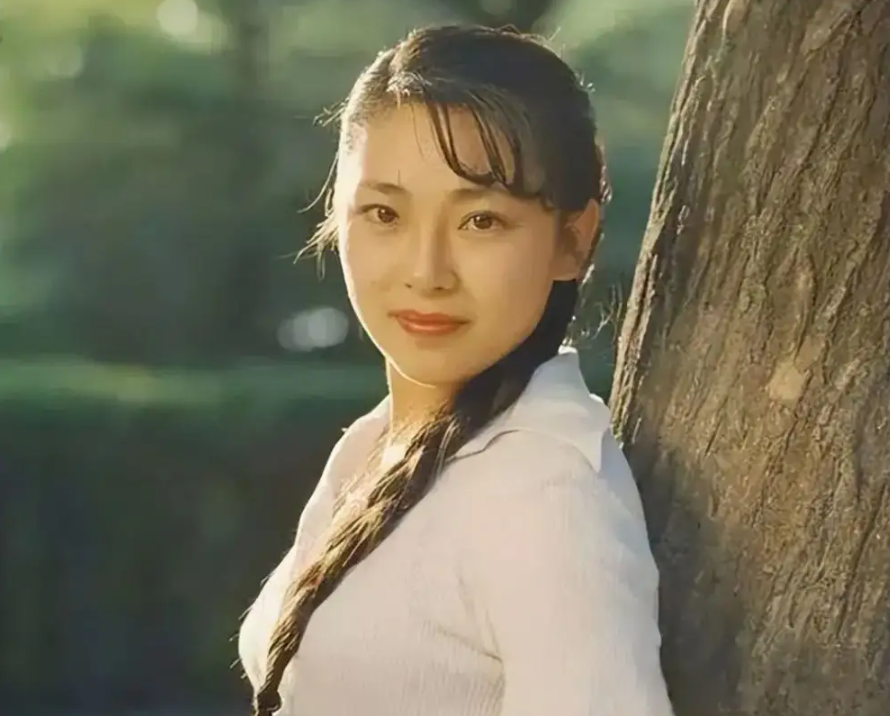 离婚32年后，再看李连杰、黄秋燕的婚姻，才明白离婚是最好的选择