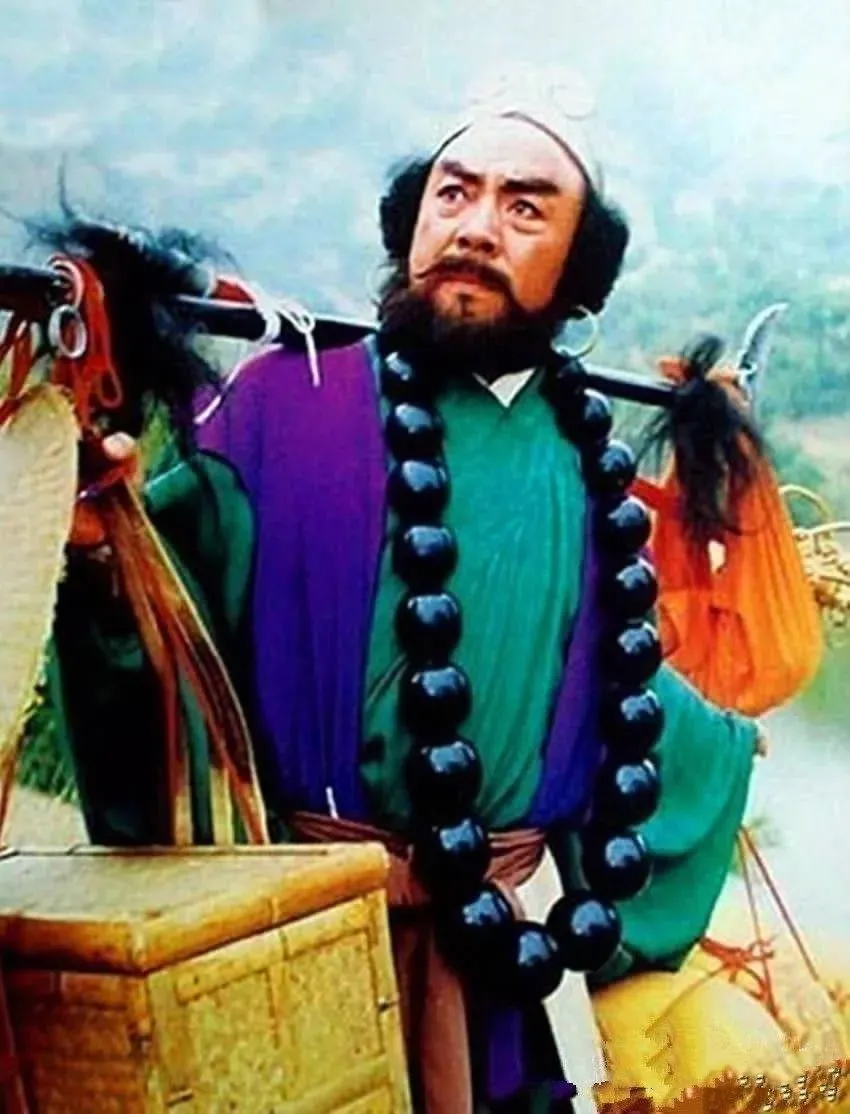 沙僧曾经是天庭的卷帘大将，由于蟠桃会上不小心打碎玻璃盏，因此触怒玉皇大帝