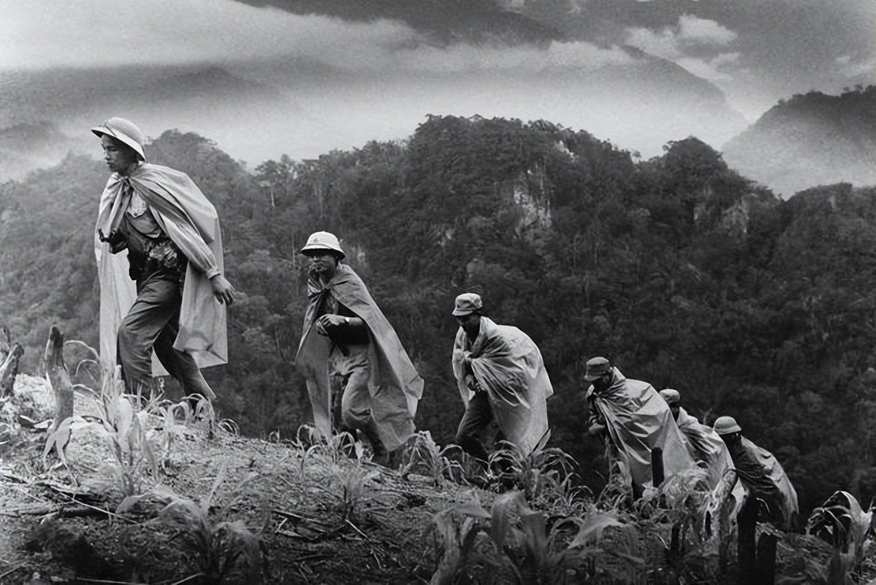 缅甸远征军(1942年3万远征军死在野人山,唯一幸存的女兵:狼咬断同伴颈