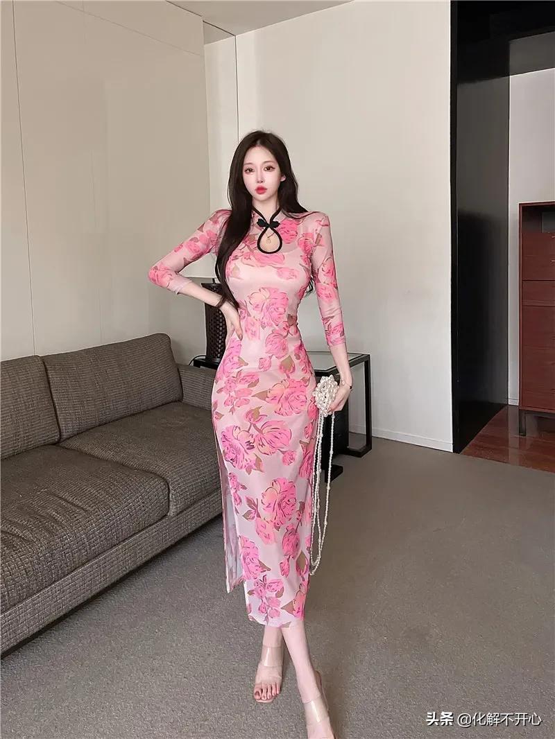穿搭壁纸:梅花长旗袍