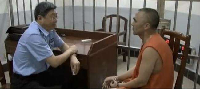 小偷被捕后行为诡异，不吃米饭引起怀疑，调查后发现竟然是杀人犯