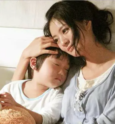 带着儿子的“单亲妈妈”，再结婚是奢望，重男轻女的家庭也拒绝