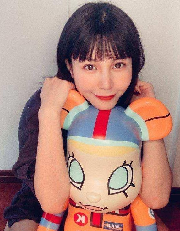 宁坐宝马哭不坐单车笑，立志要嫁豪门的马诺，最后如愿以偿了吗？