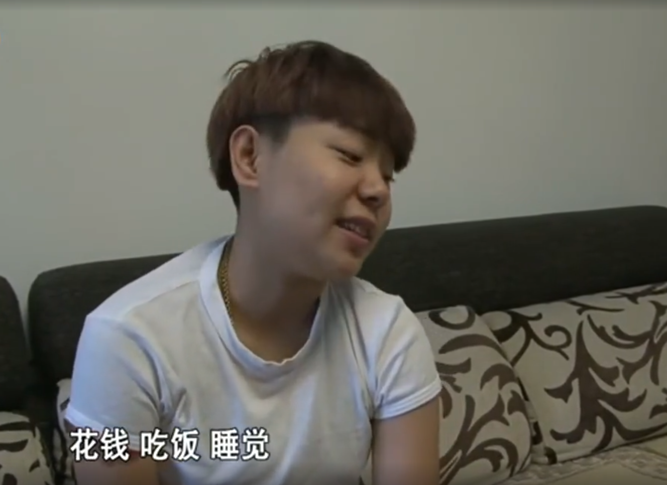 辽宁富家女：每天早饭300块，一双鞋穿三次就扔，喜欢和母亲对打