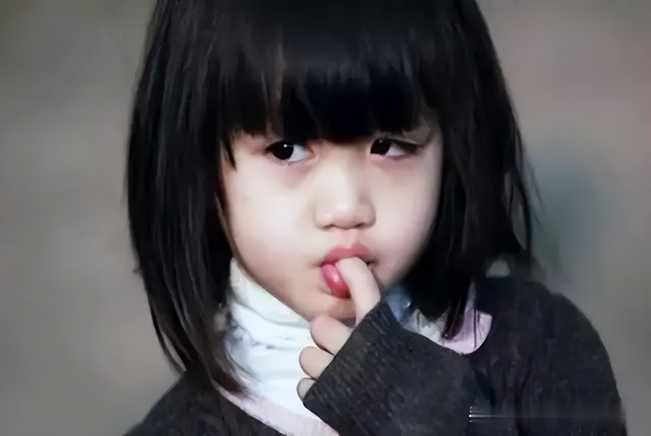 孩子总喜欢吃手怎么办?不用涂苦瓜汁,一本绘本就能改掉