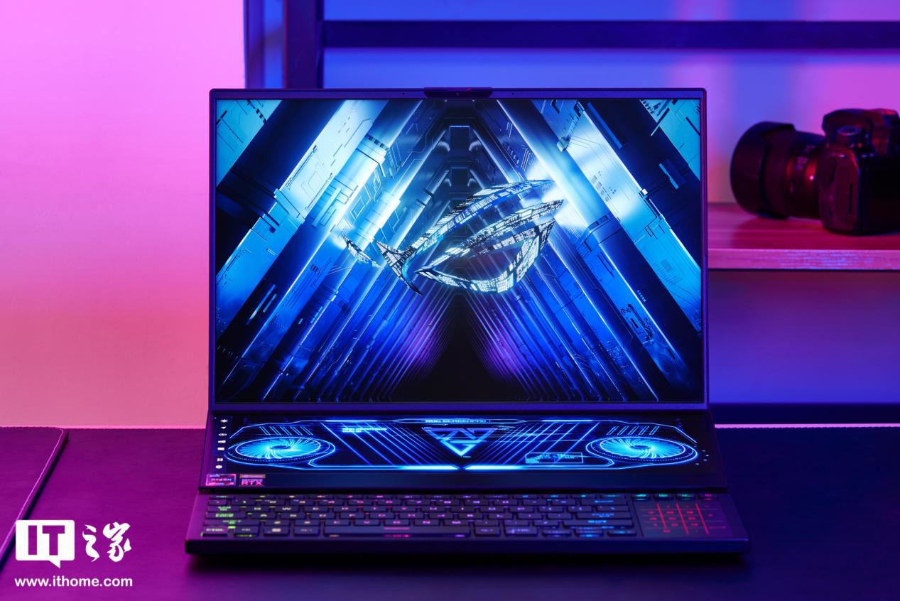 ROG 冰刃 6 双屏图赏：星云原画屏加持，双屏游戏本的终极形态