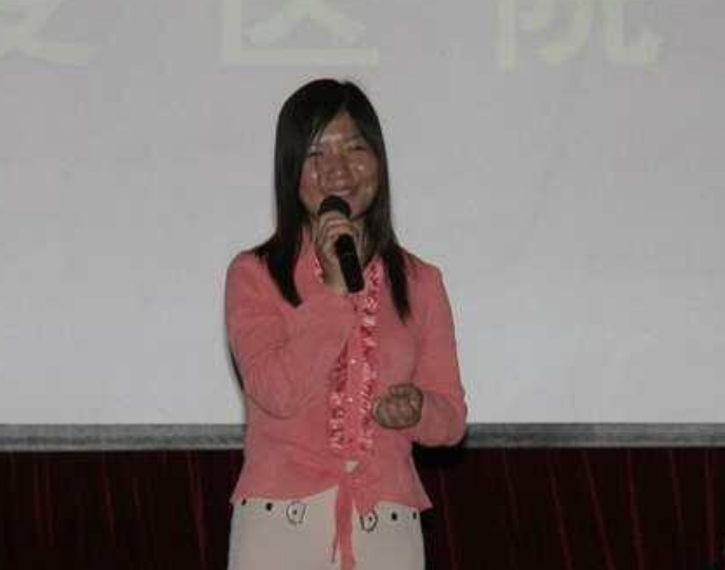 中国首位公开艾滋病女孩朱力亚，自曝被黑人男友传染，结局如何？