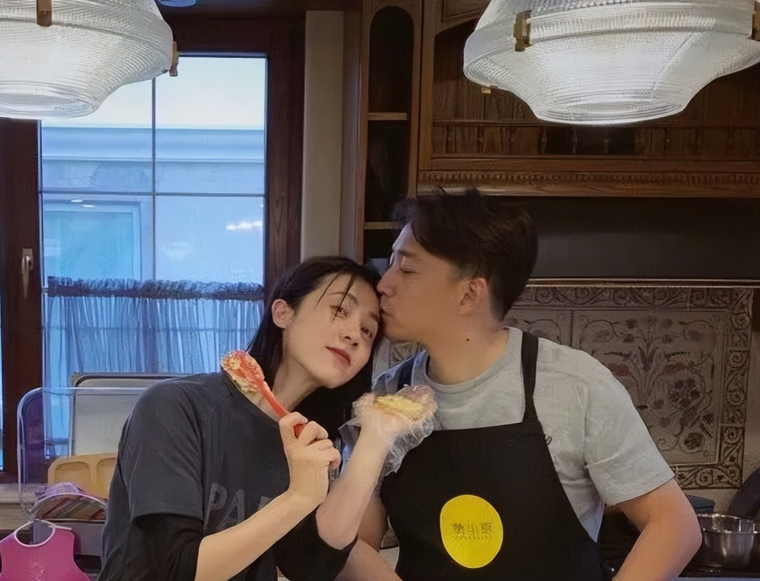 不炒作不乱搞，娱圈最干净的12对夫妻，个个与原配不离不弃