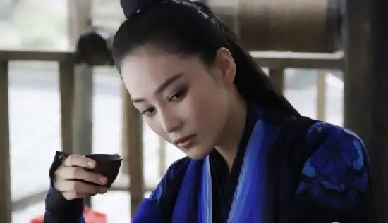 李莫愁被杨过抱住2次，为何都不杀他？原因藏在3个细节里