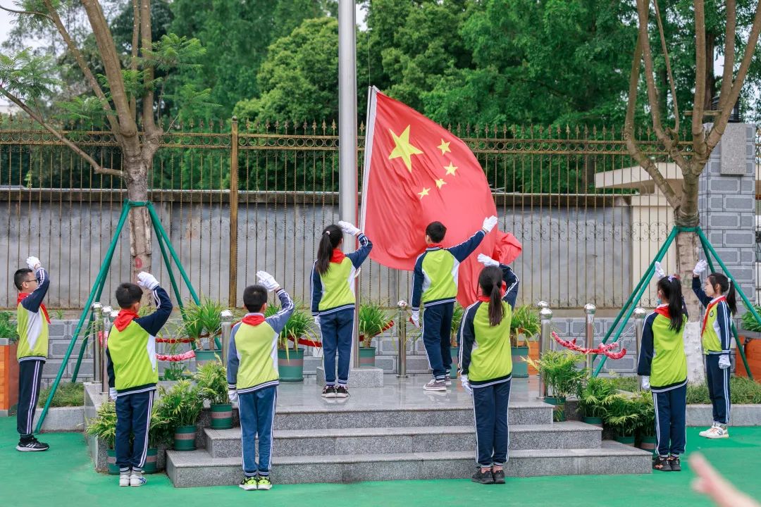 你好，少先队｜四川天府新区籍田小学举行第十五周升旗仪式