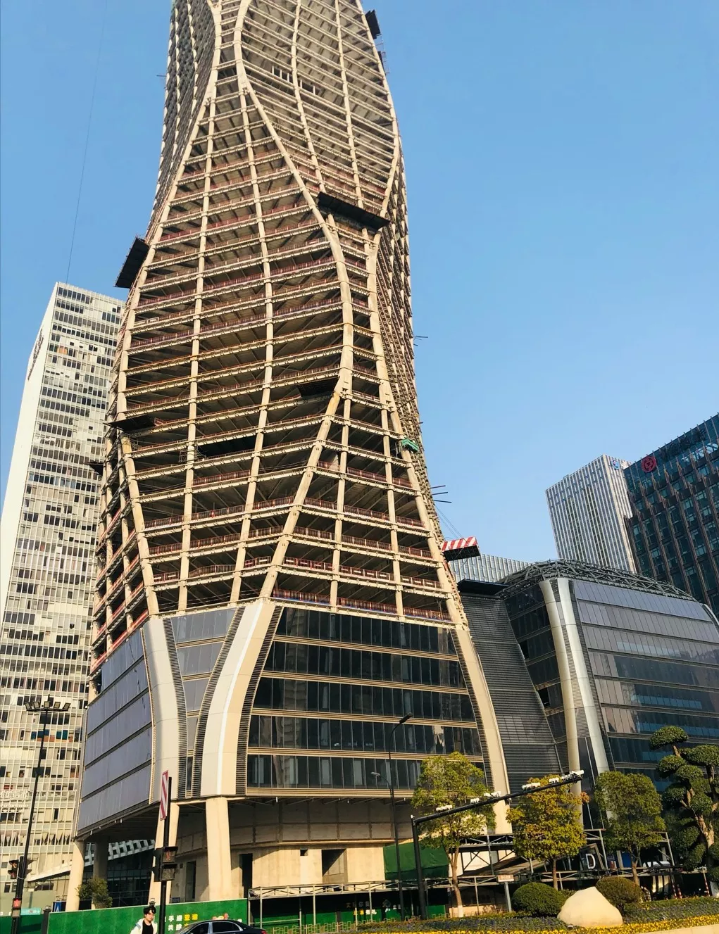 杭州望朝中心核心筒封顶,建筑犹如“火焰与水纹波”