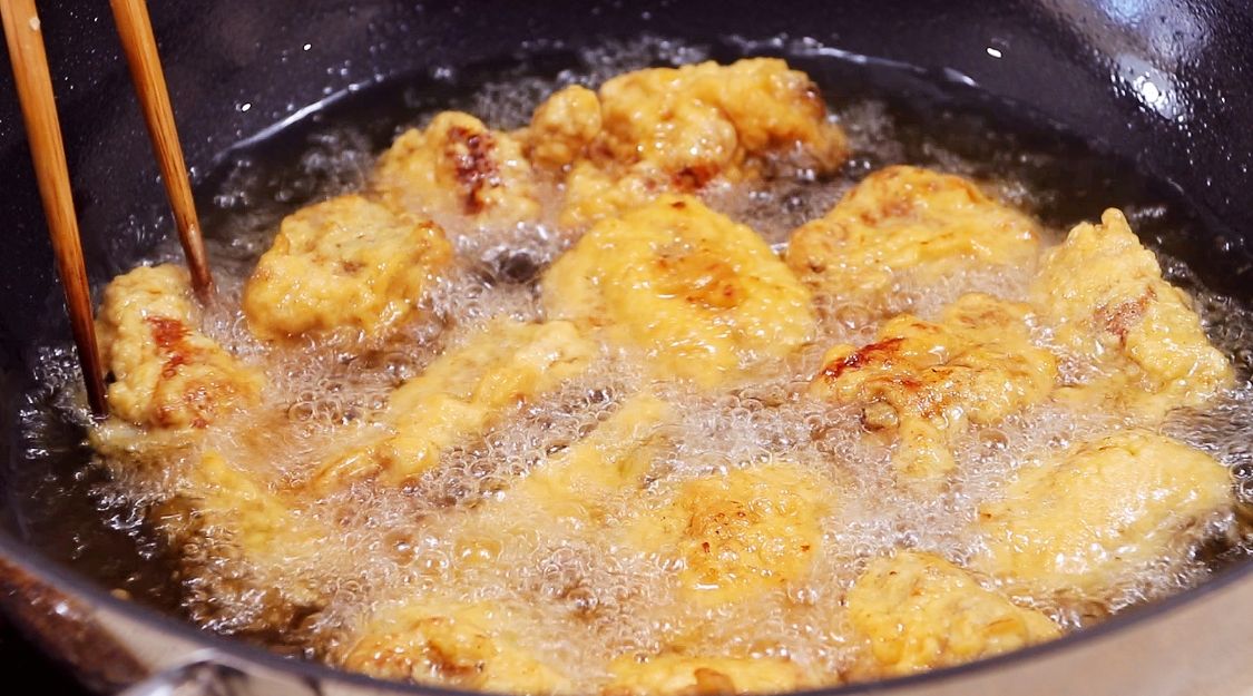 排骨又出新做法了，往里面淋1个鸡蛋，外酥里嫩，及早了解