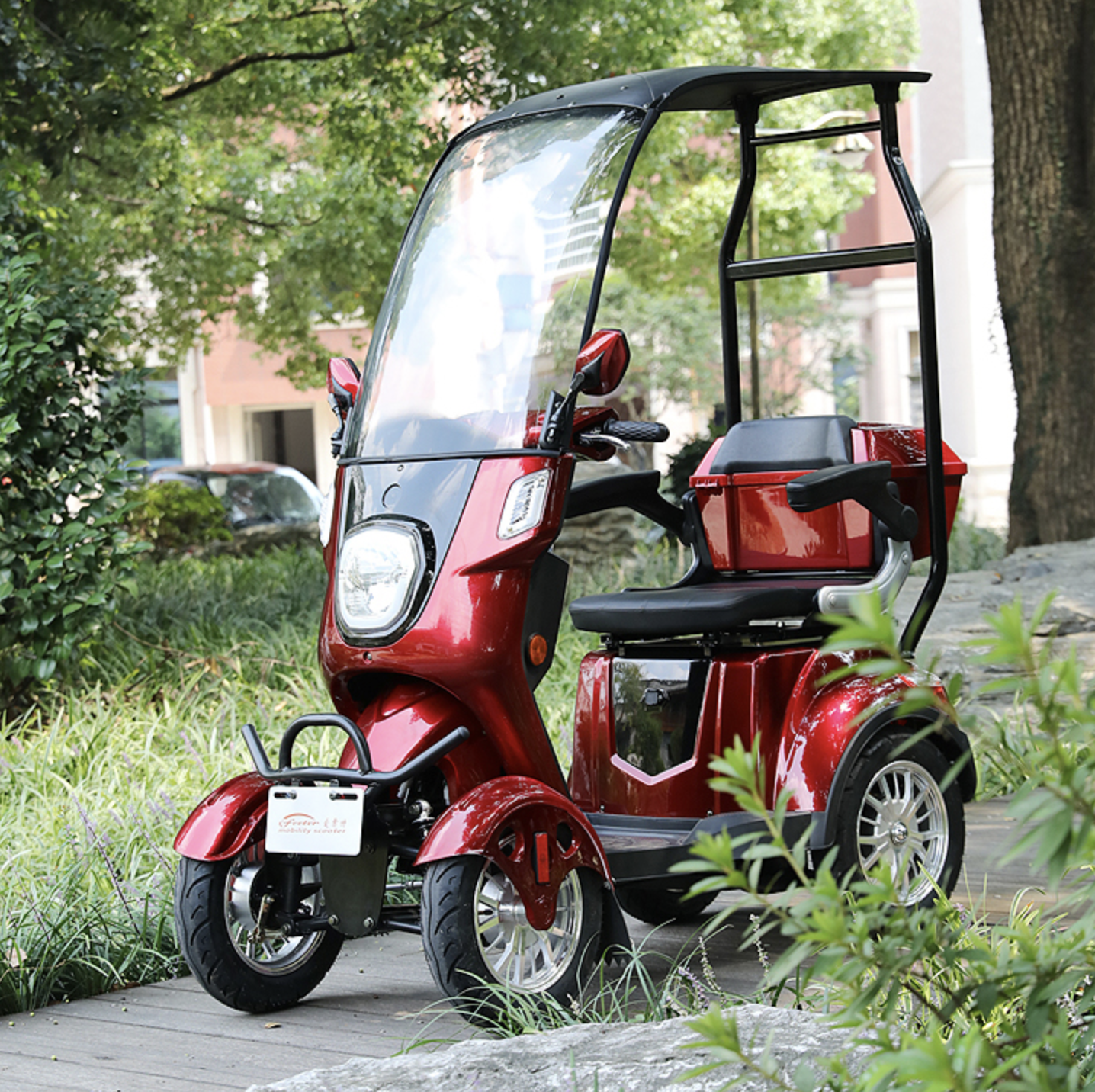 随着人口不断老龄化,老年代步车市场将来是一片巨大的蓝海,速度缓慢且