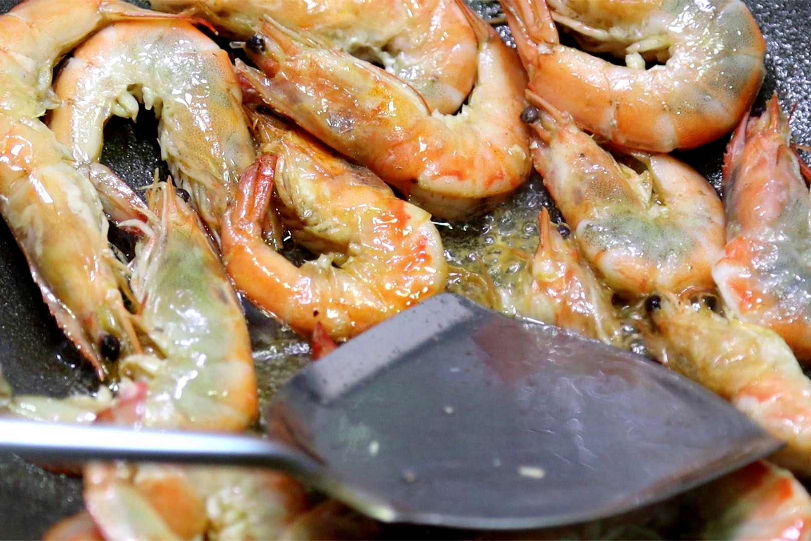 這才是油燜大蝦的家常做法，簡單方便，不用油炸，好吃入味肉鮮香