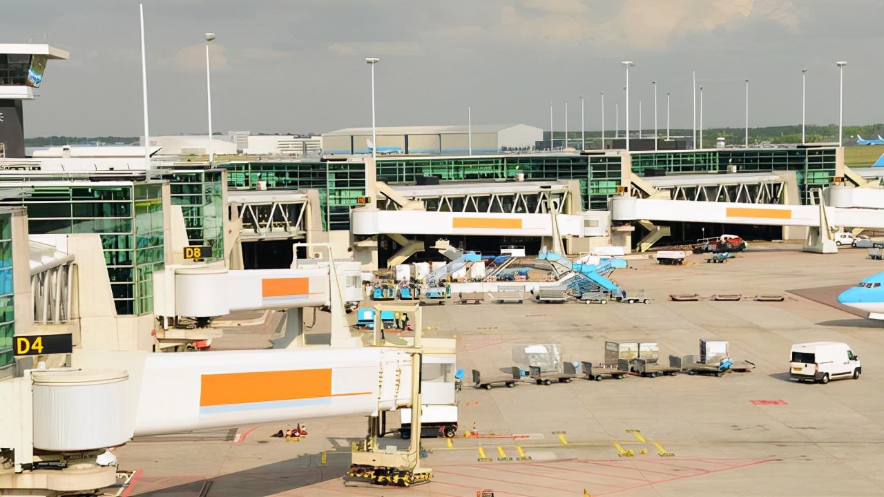 飞机随身小包怎么安检？为了避免重复安检，这几类物品单独拿出来