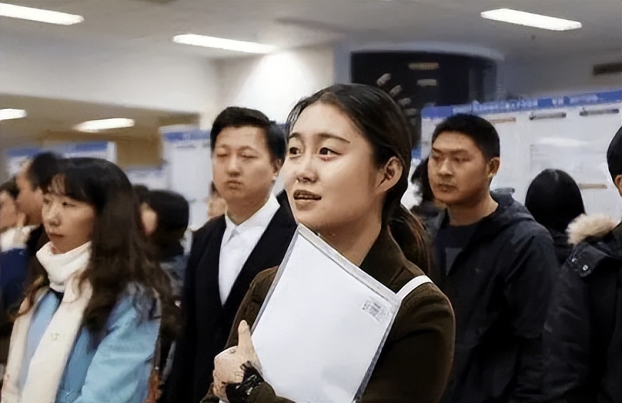北京朝阳区街道城管学历走红，竟是北大女博士，或许是为北京户口