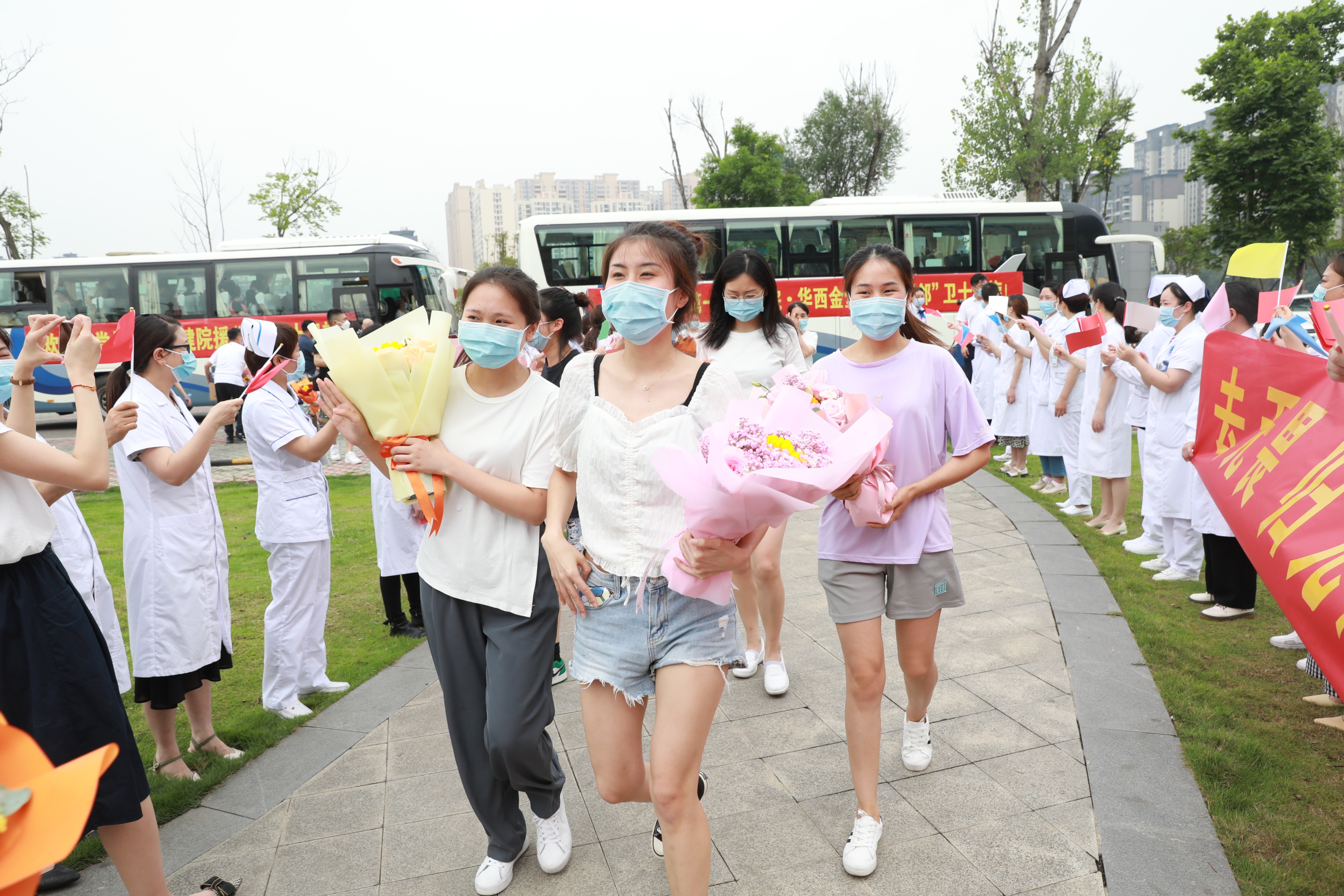 去时无畏，归来无恙｜金堂“大白”平安回家