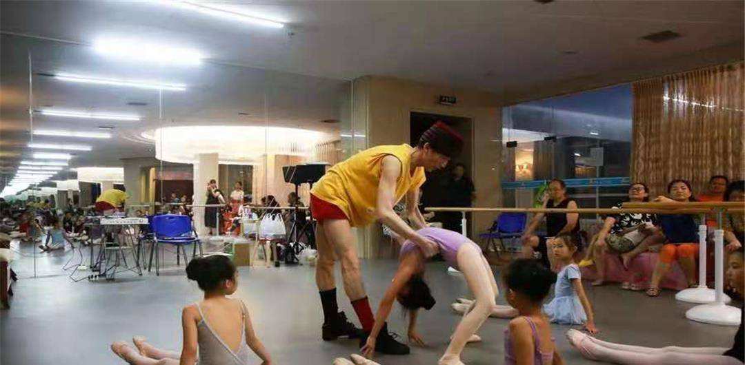 杨丽萍关门弟子郭冷：除了跳舞什么都不会做，年入百万却无人敢嫁