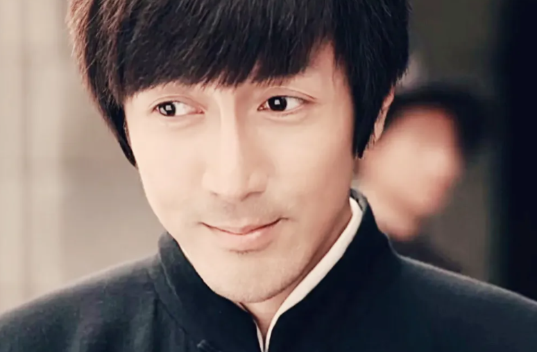 《藏海花》官宣引起争议，网友：张鲁一又要扮嫩