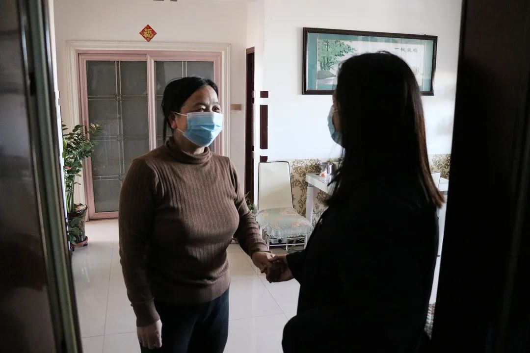 予人玫瑰 手有芬芳—辉南县法院“学雷锋进社区”走访慰问困难家庭