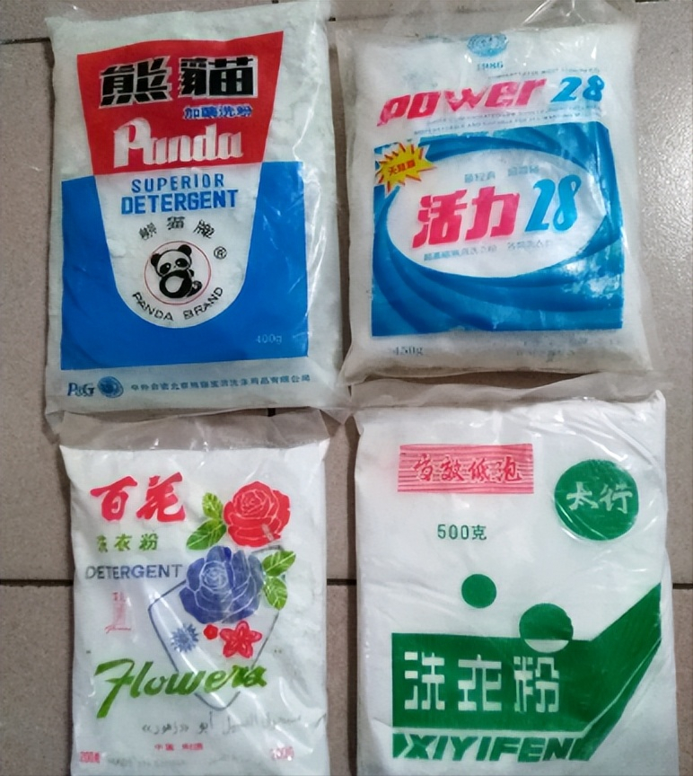 棒棒油现在还有卖,手裂口用它是很好的.