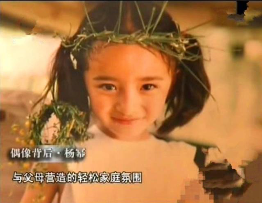 女明星十几岁的“少女之美”，干净清淡、浑然天成，我出不去了