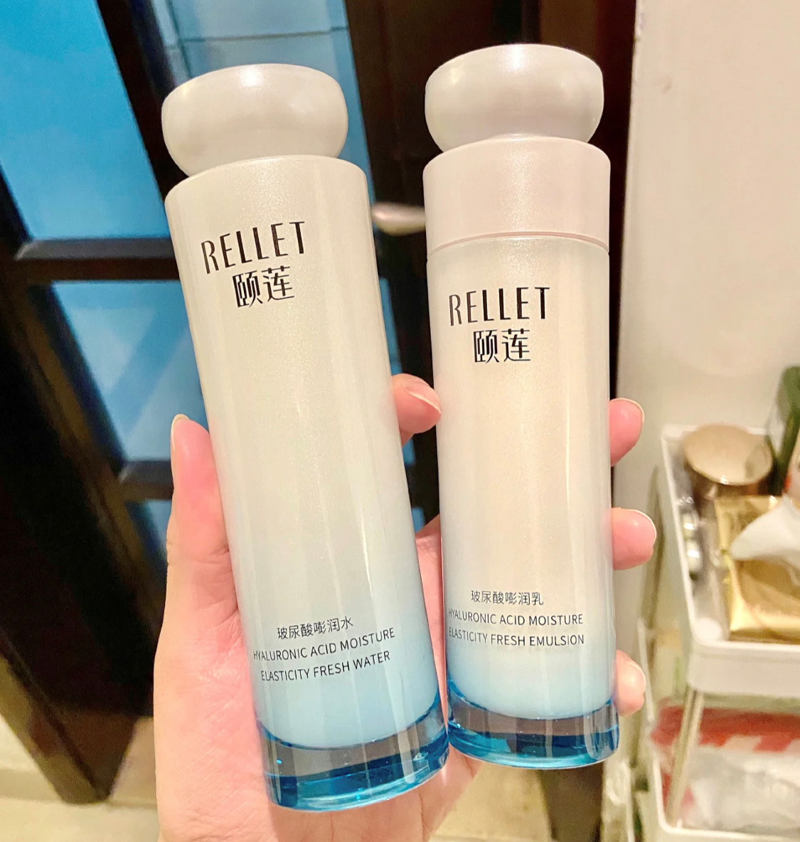 3,颐莲玻尿酸水乳 参考价:178rmb/一套