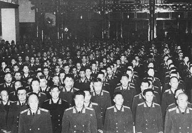 青史著功勋，千秋载辉煌：1955年大授衔，我国是如何确定军衔等级