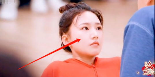 让人舔脚趾，当众凌辱学员，盘点那些令你难以想象的明星恶臭行为