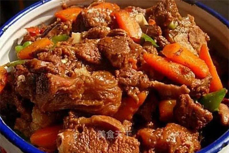 冬天吃羊肉进补最好了，冬季天气寒冷宜伤肾阳气，四肢发凉，腰膝酸软