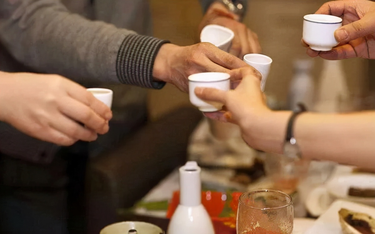 年末“囤酒指南”，高中低9款纯粮白酒，你的实力允许你喝几款？