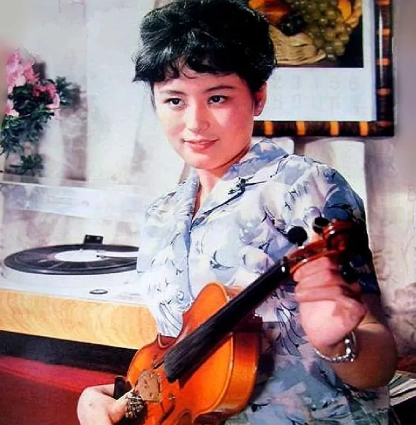 著名演员廖学秋：命运坎坷，年幼失双亲，离婚后独身40多年了