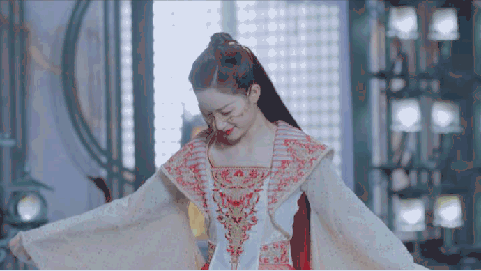 “疯批美人”别乱演，有人五官乱飞成真疯，有人病娇邪魅太撩人