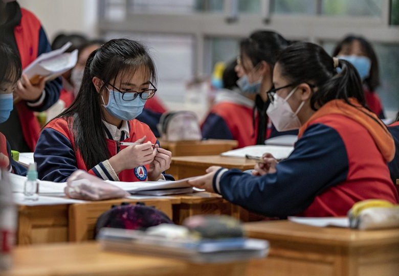 我国百强高中重新排名，衡水中学被超越，人大附中稳居前三