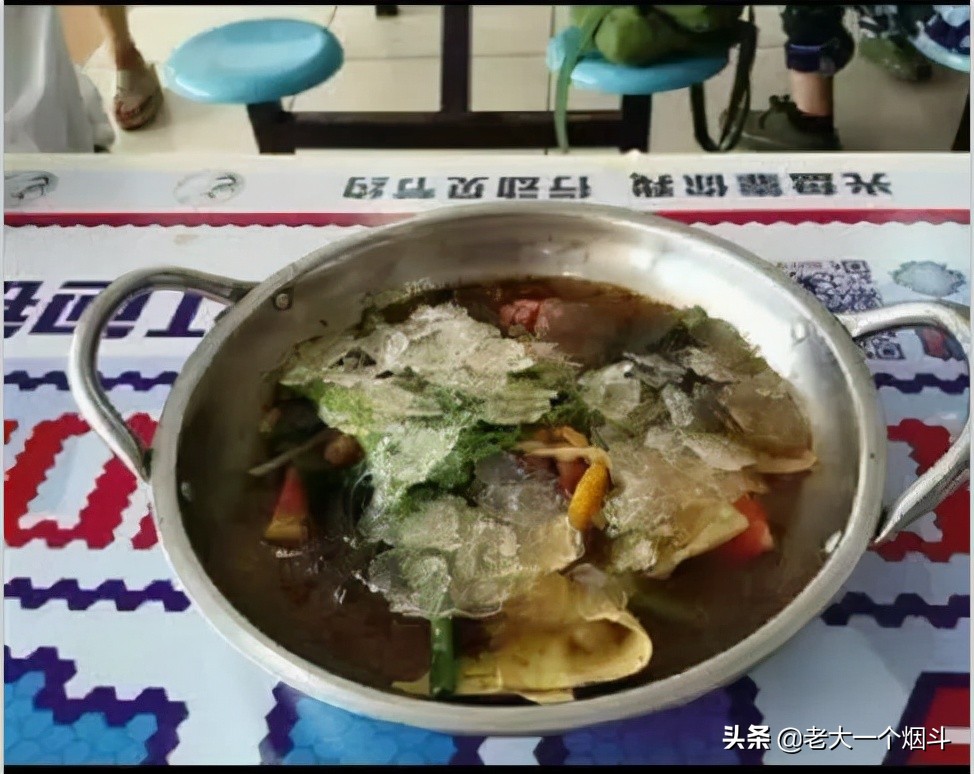 那些爆红网络的大学食堂的奇葩菜，这些黑暗料理能吃么？