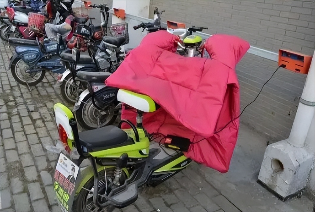 電動車“每天充”和“用盡再充”，哪個更傷車？修車師傅說出實話