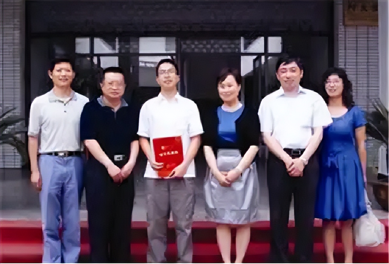 当年用古文写高考满分作文，轰动全国的“王云飞”，后来怎样了？