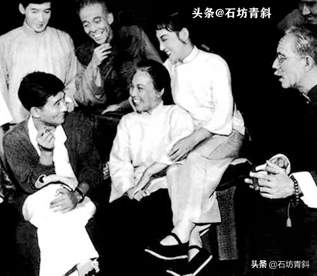 康泰用生命在演戏，到部队体验生活读烈士的诗句，妻子形象成谜