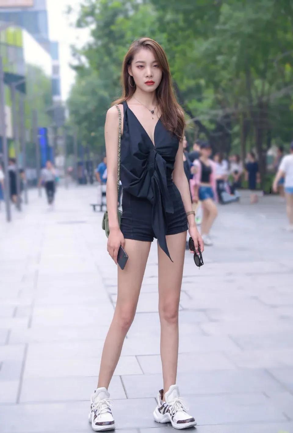 性感黑色服饰穿搭的美女 街拍美图合集