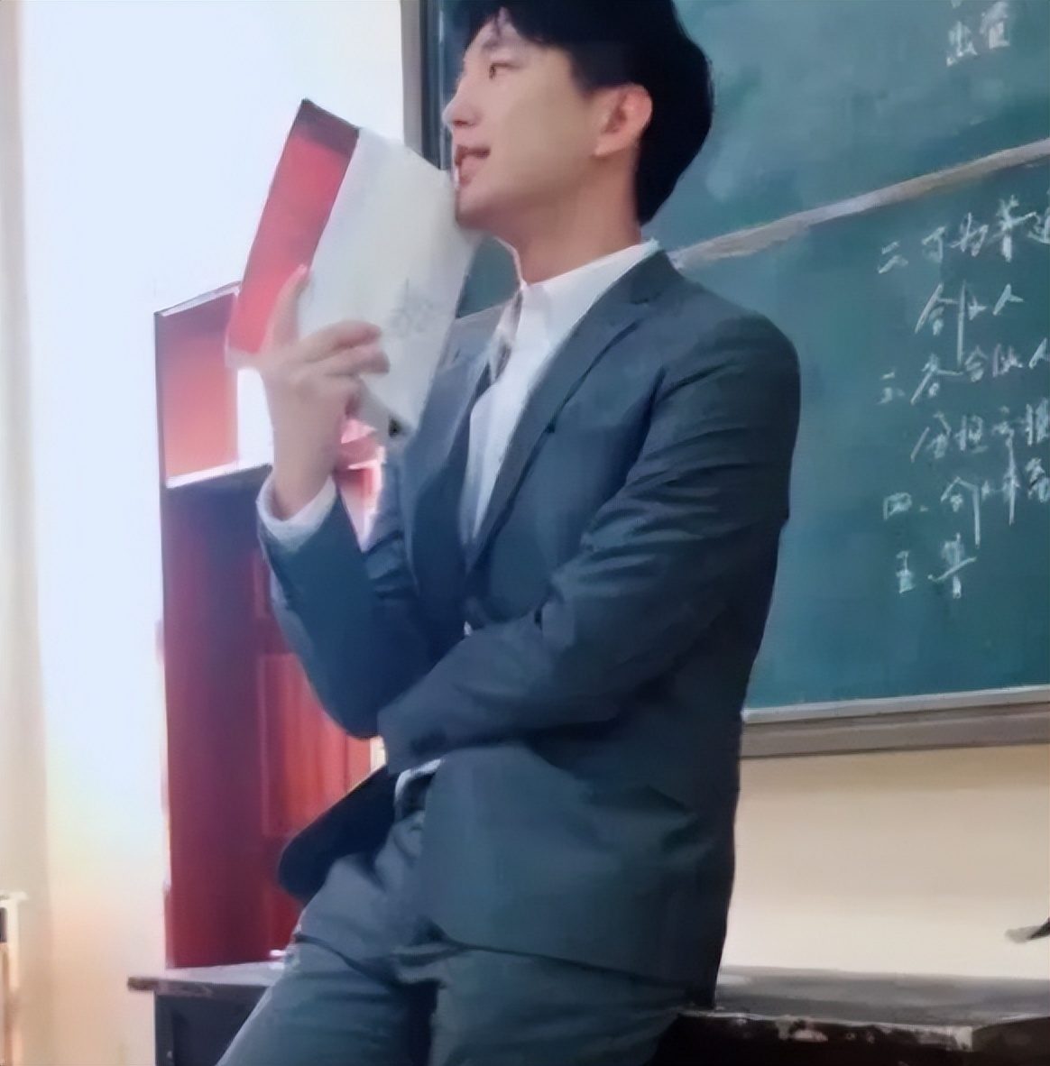 “不是大学生吗？”湖南一高校男老师“火”出圈，颜值堪比小鲜肉
