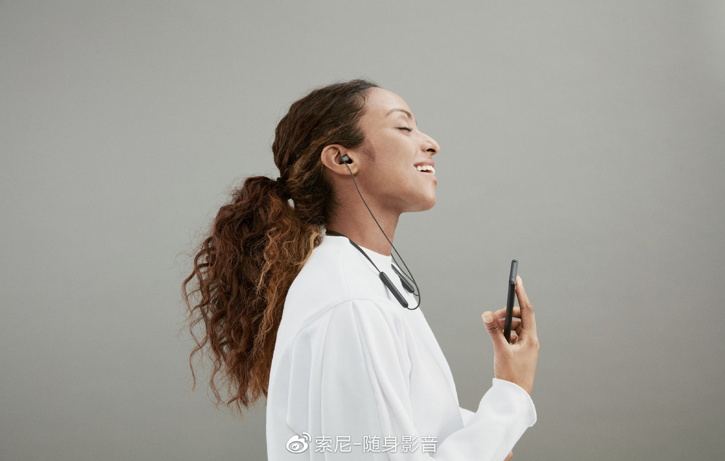 199元，索尼发布颈挂式无线耳机 WI-C100：续航 25 小时