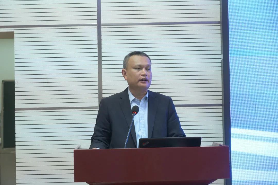 表彰先进树榜样,凝心聚力再出发——云南农大附中期中表彰大会