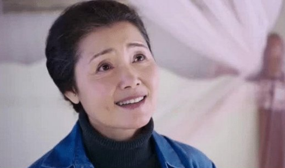 “奶奶级”演员年轻照，皮肤白里透红，笑容甜，个个都是美人胚子