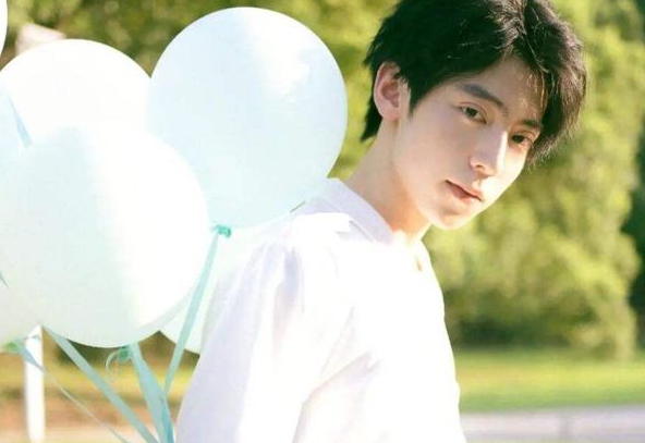 华中科大宣传片的“校草”，居然是隔壁武大的，网友：赶快还回去